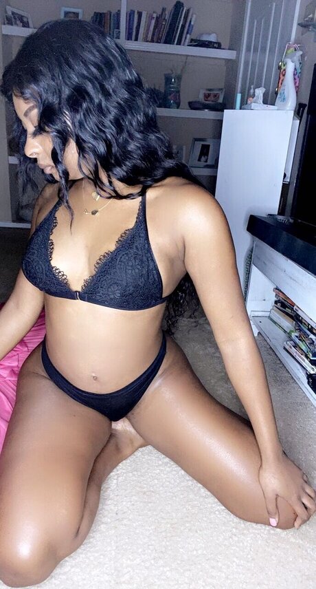 Photo nue de fuite OnlyFans de Okaylilmesh