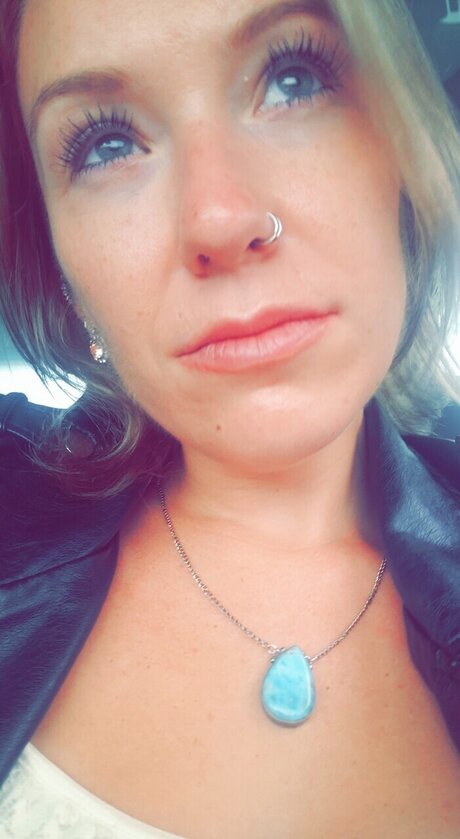 Photo nue de fuite OnlyFans de No Makeup On The Mountain
