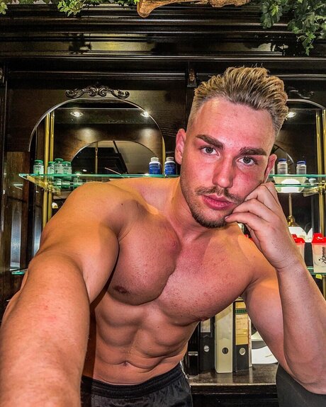 Photo nue de fuite OnlyFans de Adam