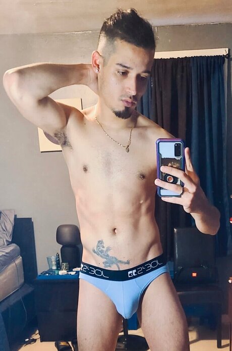 Photo nue de fuite OnlyFans de Raymond Rivera Cardenales