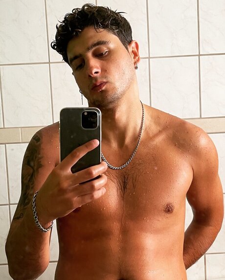 Photo nue de fuite OnlyFans de Giovanni Salvatore