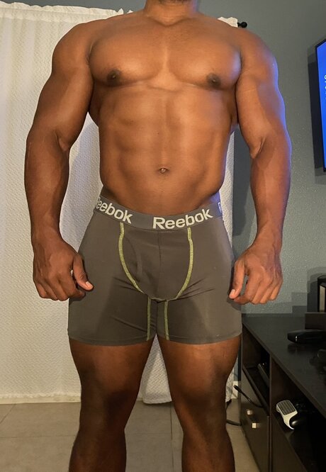 Photo nue de fuite OnlyFans de Brown Muscle