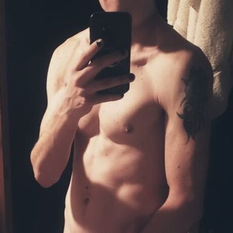 Photo nue de fuite OnlyFans de Alphainvictus