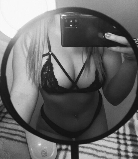 Photo nue de fuite OnlyFans de Rosi