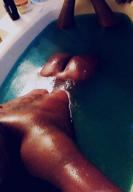 Photo nue de fuite OnlyFans de Theliveset