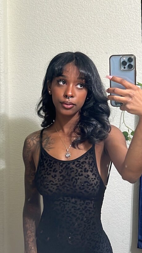Photo nue de fuite OnlyFans de Shareezia 