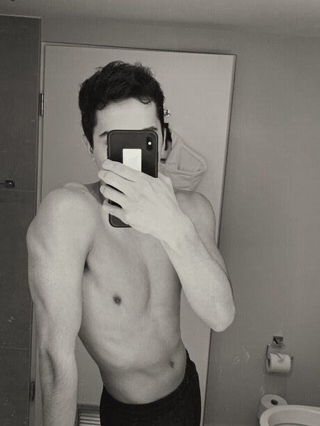 Photo nue de fuite OnlyFans de Callmeyourboy