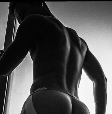 Photo nue de fuite OnlyFans de Varo