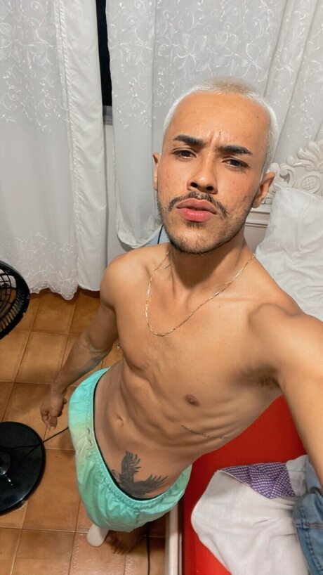Photo nue de fuite OnlyFans de Santyago