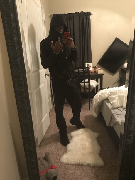 Photo nue de fuite OnlyFans de Darkchocolatethunder
