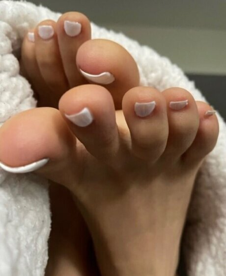 Feet Invasion 