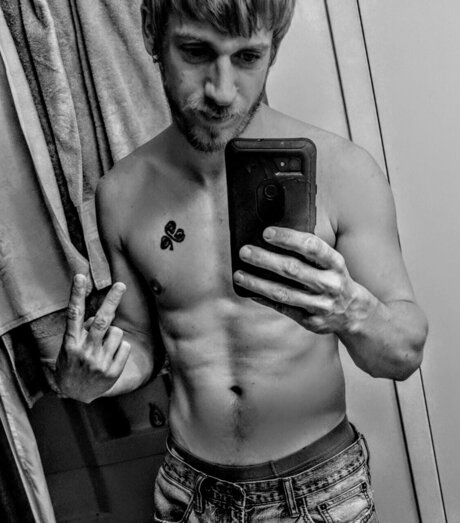 Photo nue de fuite OnlyFans de Andrew Schuster