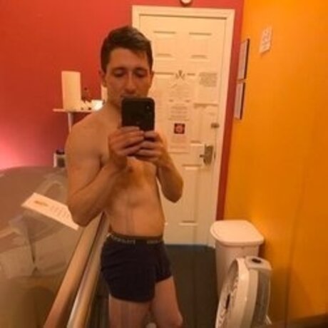 Photo nue de fuite OnlyFans de Robert Standard