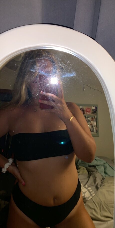 Photo nue de fuite OnlyFans de Kennat