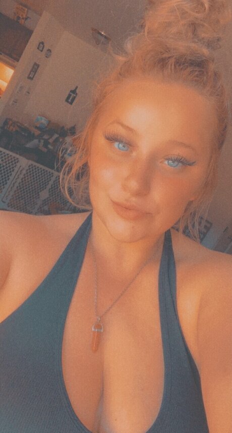 Photo nue de fuite OnlyFans de Lizzy