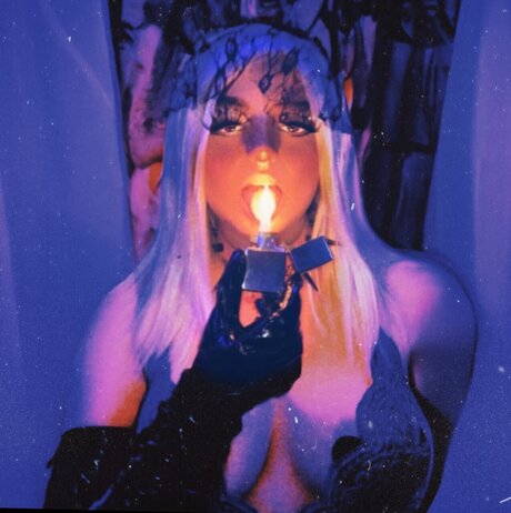 Photo nue de fuite OnlyFans de Ellie 