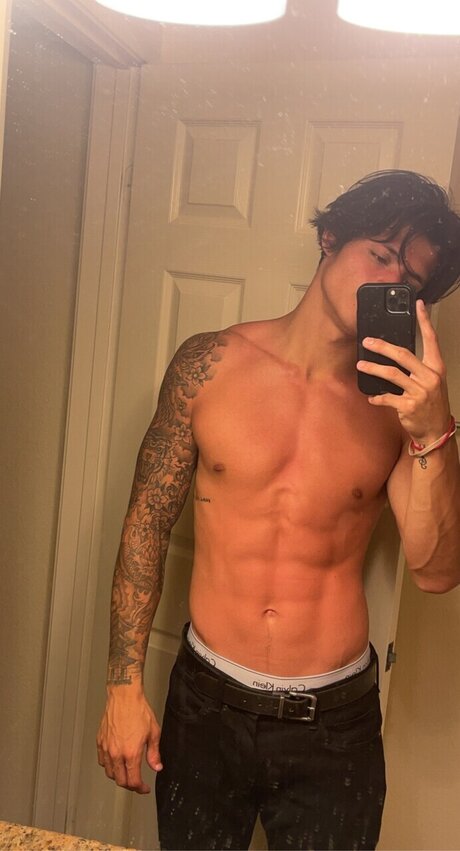 Photo nue de fuite OnlyFans de Dylan Jordan