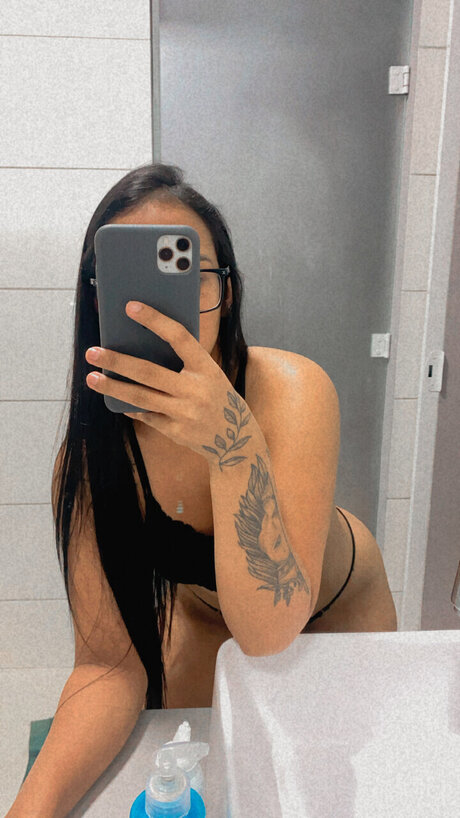 Photo nue de fuite OnlyFans de Larie 