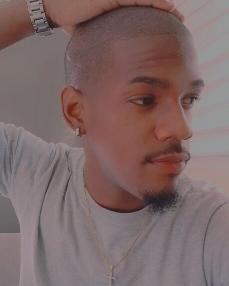 Photo nue de fuite OnlyFans de Adonis Herrera