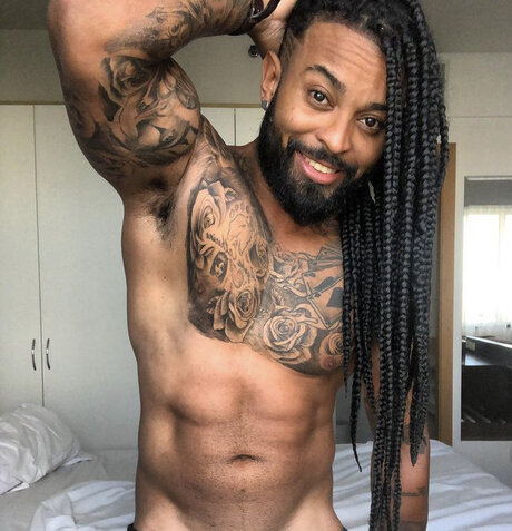 Photo nue de fuite OnlyFans de Merson Fernandes