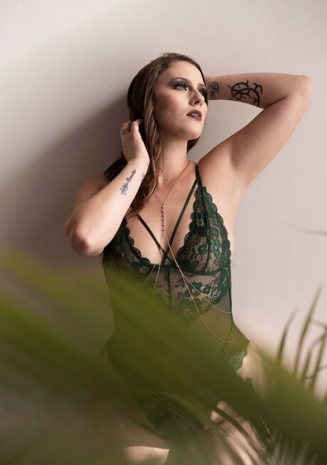 Photo nue de fuite OnlyFans de  Boudoir Mom Jezz