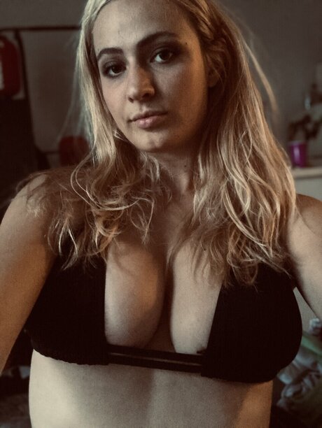 Photo nue de fuite OnlyFans de Rain