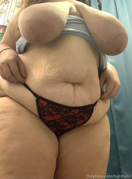 Photo nue de fuite OnlyFans de Bigtittybi1