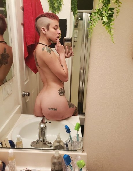 Photo nue de fuite OnlyFans de Little Spittle