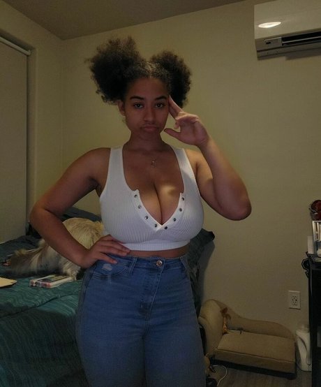 Photo nue de fuite OnlyFans de Dina