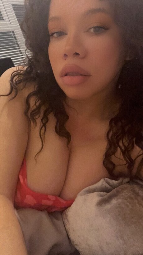 Photo nue de fuite OnlyFans de Goldengal