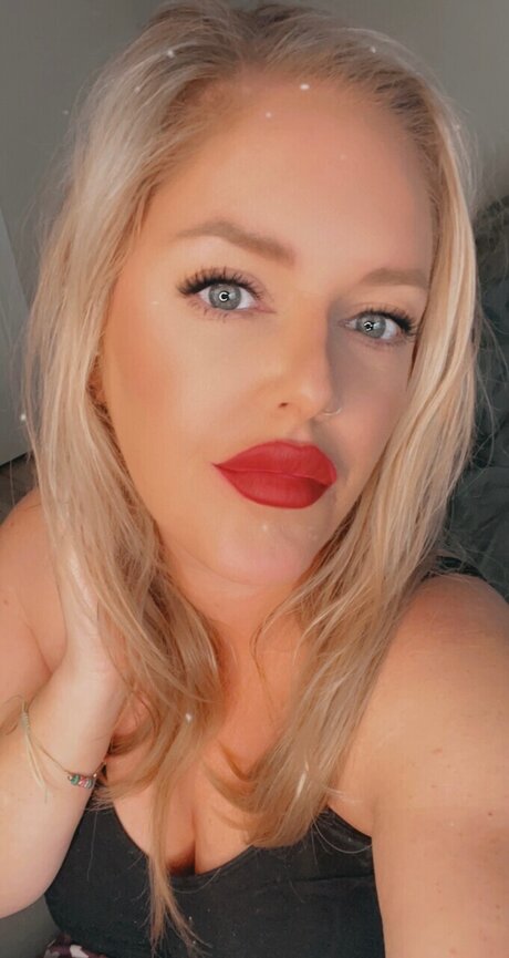 Photo nue de fuite OnlyFans de Rhay