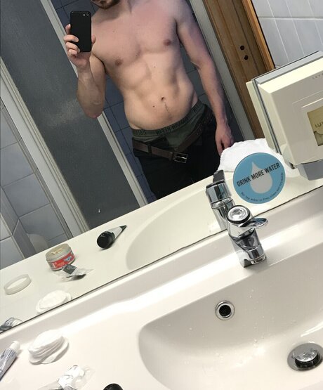 Photo nue de fuite OnlyFans de Cumbatescot