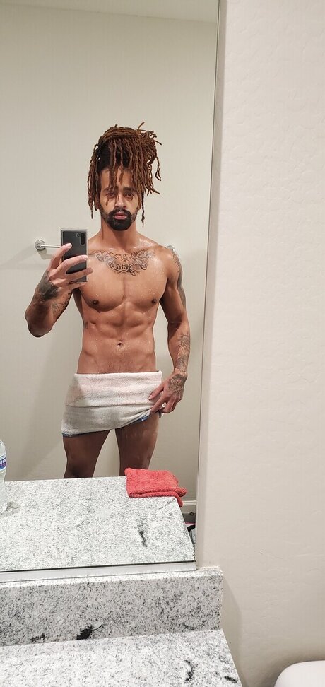 Photo nue de fuite OnlyFans de Maxjulian