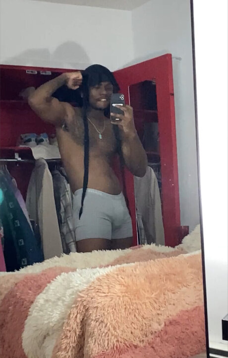 Photo nue de fuite OnlyFans de Two4seven3six5
