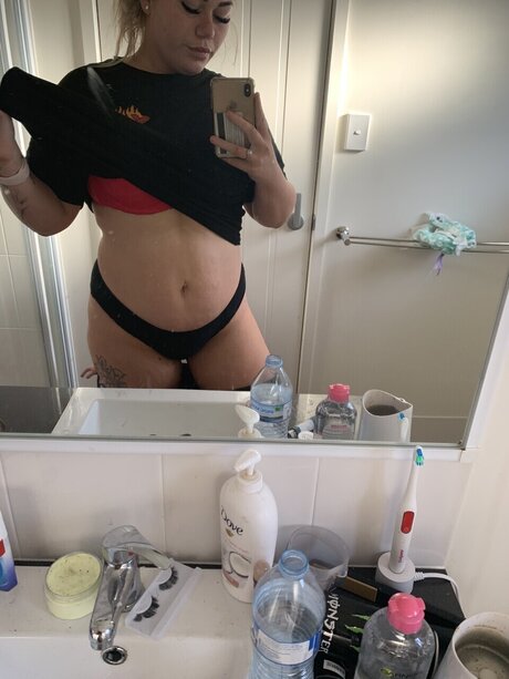 Photo nue de fuite OnlyFans de Tayla