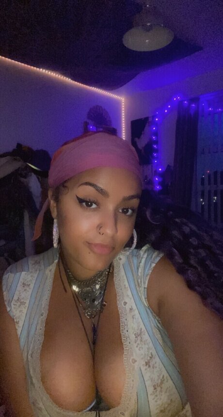Photo nue de fuite OnlyFans de Mystique