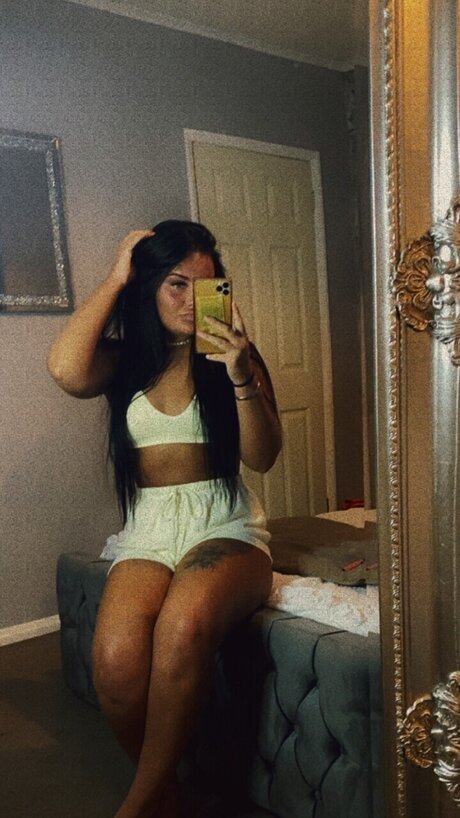Photo nue de fuite OnlyFans de Lucyanne