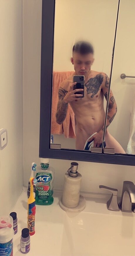 Photo nue de fuite OnlyFans de Captain Hook 