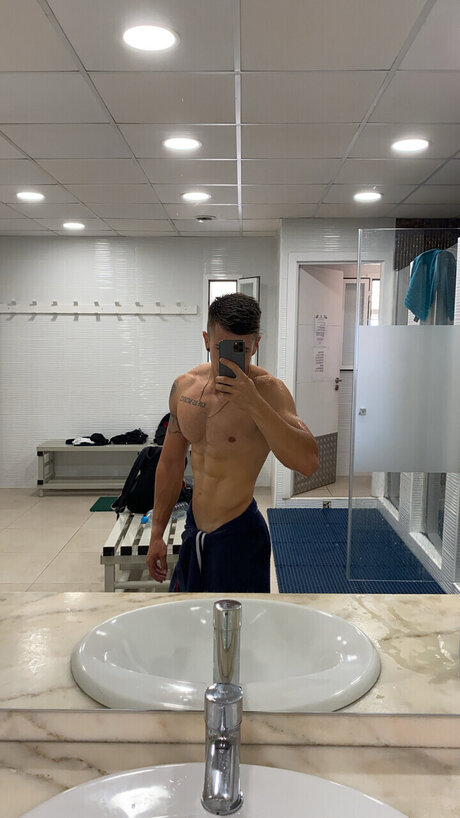 Photo nue de fuite OnlyFans de Adrian
