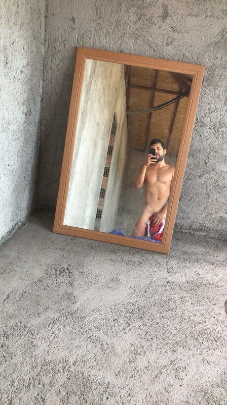 Photo nue de fuite OnlyFans de Tunahan Yorulmaz