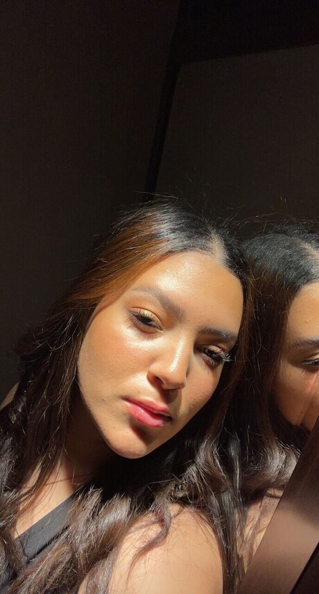 Photo nue de fuite OnlyFans de Sarah Karimi