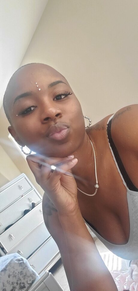 Photo nue de fuite OnlyFans de Lovely