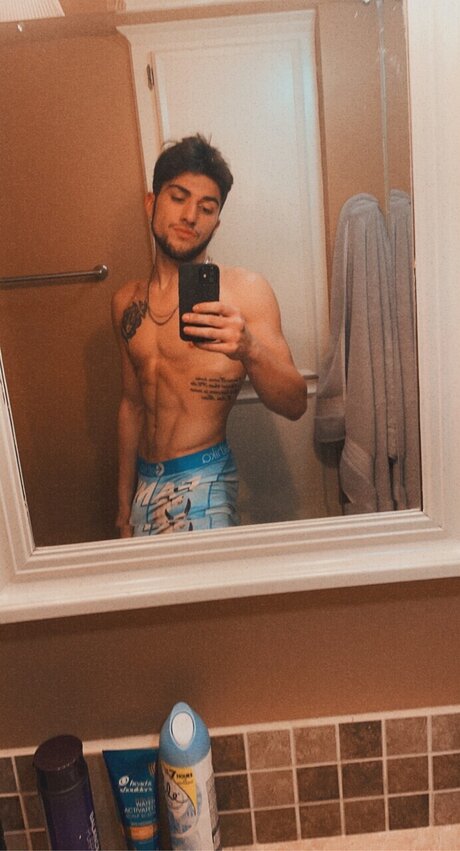 Photo nue de fuite OnlyFans de Dylan