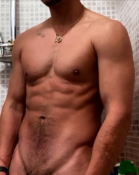 Photo nue de fuite OnlyFans de Adriano