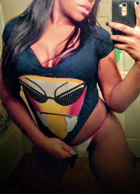 Photo nue de fuite OnlyFans de Golden Chocolate Masquerade