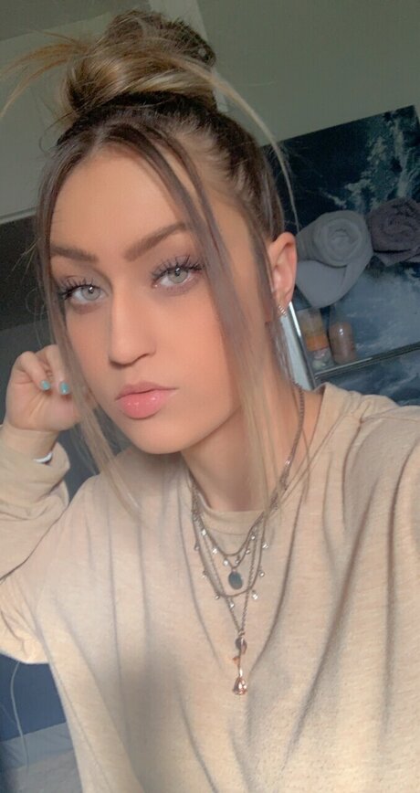 Photo nue de fuite OnlyFans de Her