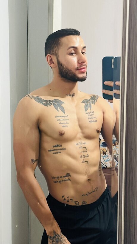 Photo nue de fuite OnlyFans de Alejo Mn
