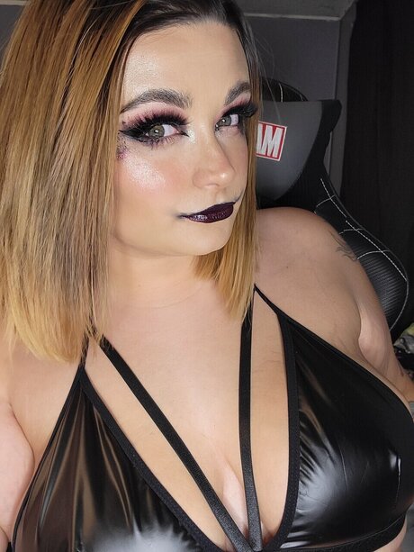 Photo nue de fuite OnlyFans de Amethyst Layne