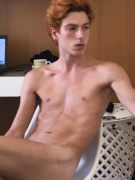 Photo nue de fuite OnlyFans de James Stone