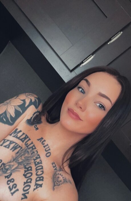 Photo nue de fuite OnlyFans de Avrie